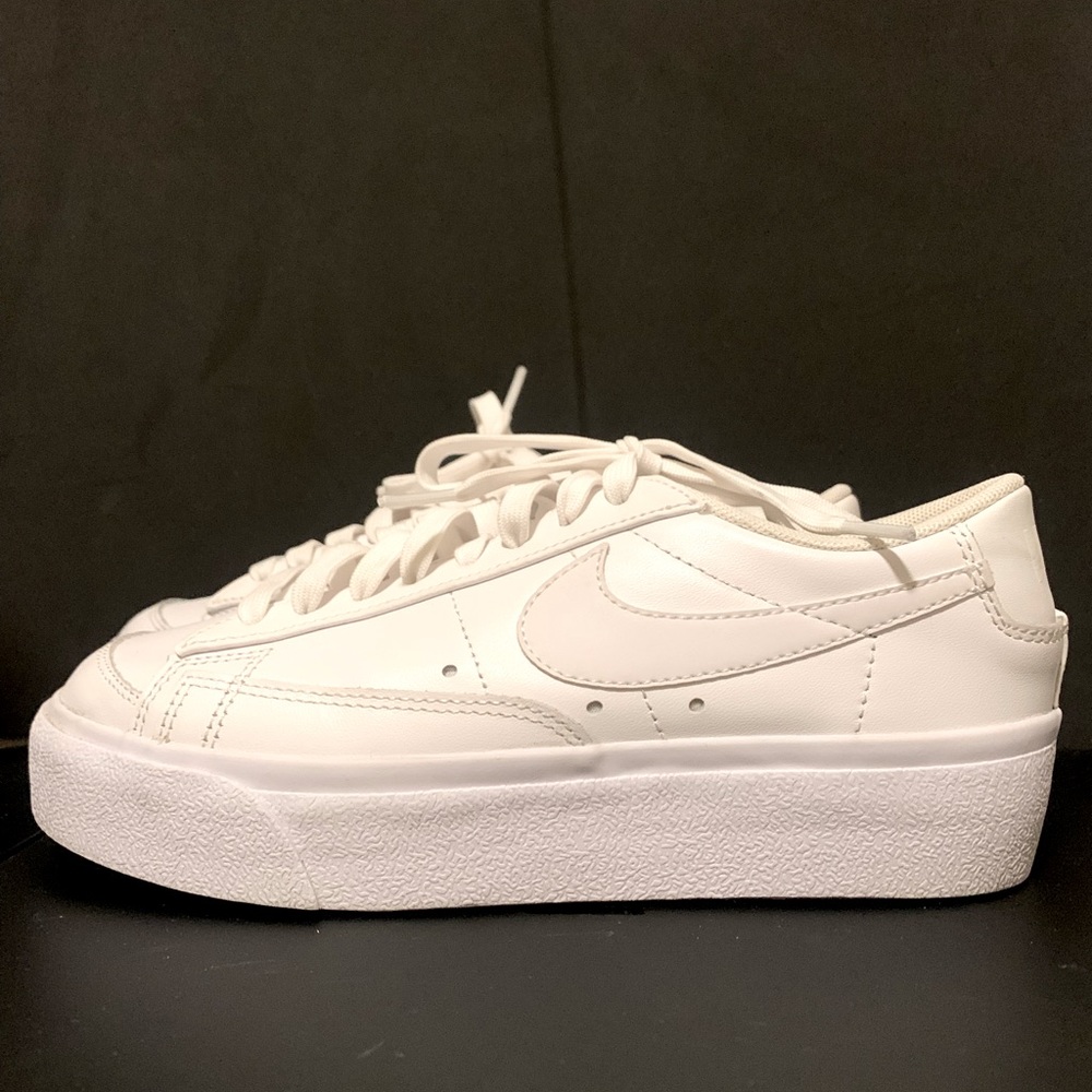 NIKE BLAZER LOW
